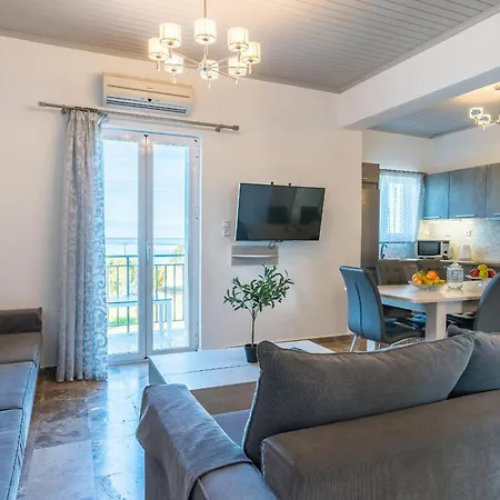 דירה Beachfront 4 Bedroom Apartment, First Floor Dhrámia