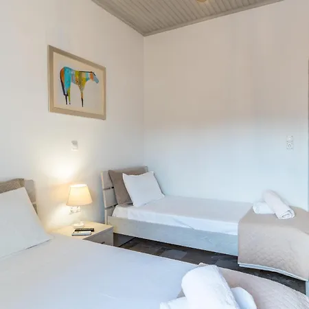 Beachfront 4 Bedroom Apartment, First Floor Apartmán Dhrámia