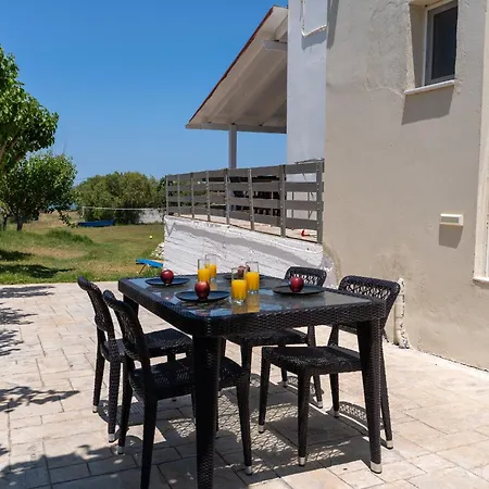 Beachfront 4 Bedroom Apartment, First Floor Apartmán Dhrámia